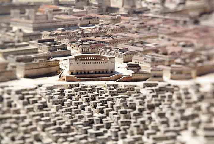 No acervo do Museu de Israel, em Jerusalém, há uma maquete de 20m² que representa a cidade no chamado período do Segundo Templo (539 a.C. até 70 d.C.).

