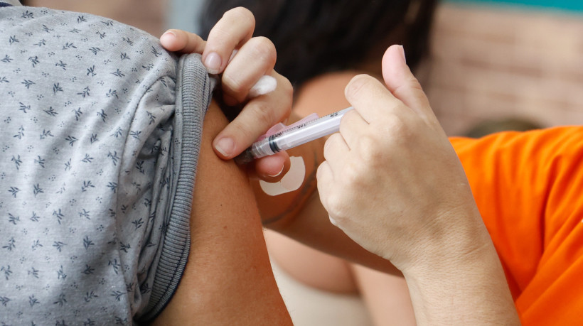 Prefeitura de Fortaleza oferta vacinação em terminais de ônibus para ampliar cobertura vacinal contra a gripe