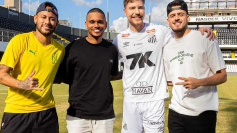 Nomeado pela Forbes, MrBeast gravou vídeo com Neymar na Vila Belmiro e projetou o clube globalmente