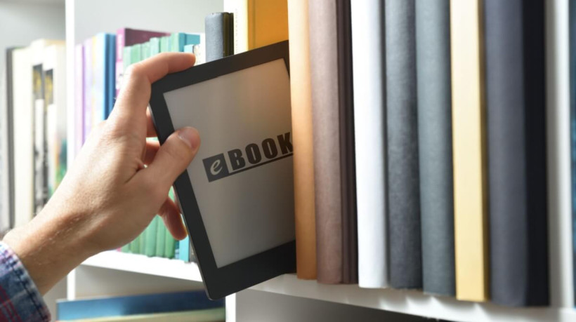 A Bienal do Livro Rio 2025 mostra que o impresso e o digital não são rivais (Imagem: Davizro Photography | Shutterstock)