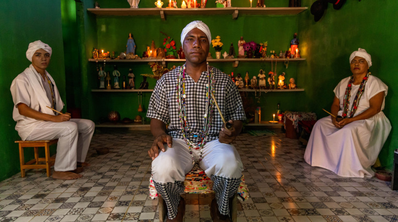 Em religiões de matriz africana o povo negro encontra formas de honrar sua ancestralidade