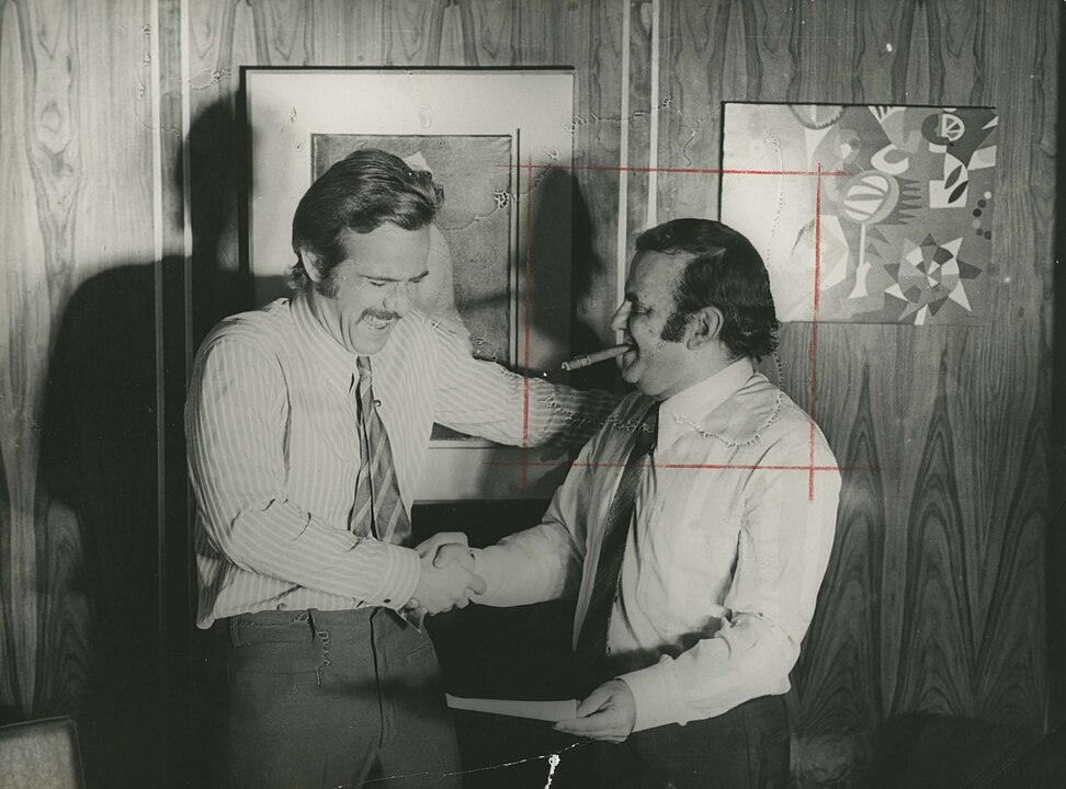 Cuoco ganhou três vezes o Troféu Imprensa, pelas novelas “Redenção” (1967), “O Cafona” (1971) e  “Selva de Pedra” (1972). E foi indicado outras vezes. Na foto, Cuoco com Felipe Carone em O Cafona.
