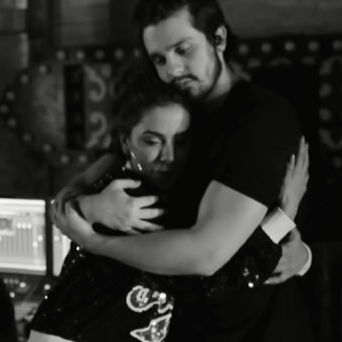 Luan também lançou Eu, Você, o Mar e Ela (2016), 2050 (2018), Quando a Bad Bater (2019) e Asas (2020), entre outras. Em 2016, Luan Santana lançou RG, uma parceria com Anitta, que foi para o álbum 1977.