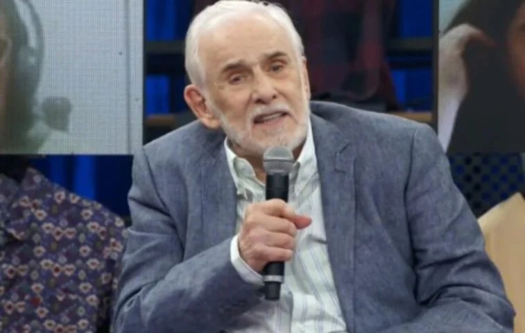 Cuoco, de 91 anos, contou que está pesando atualmente 130 kg, com as pernas inchadas e os pés com manchas roxas, o que acarreta problemas de locomoção. Ele também utiliza uma sonda nasal. 
