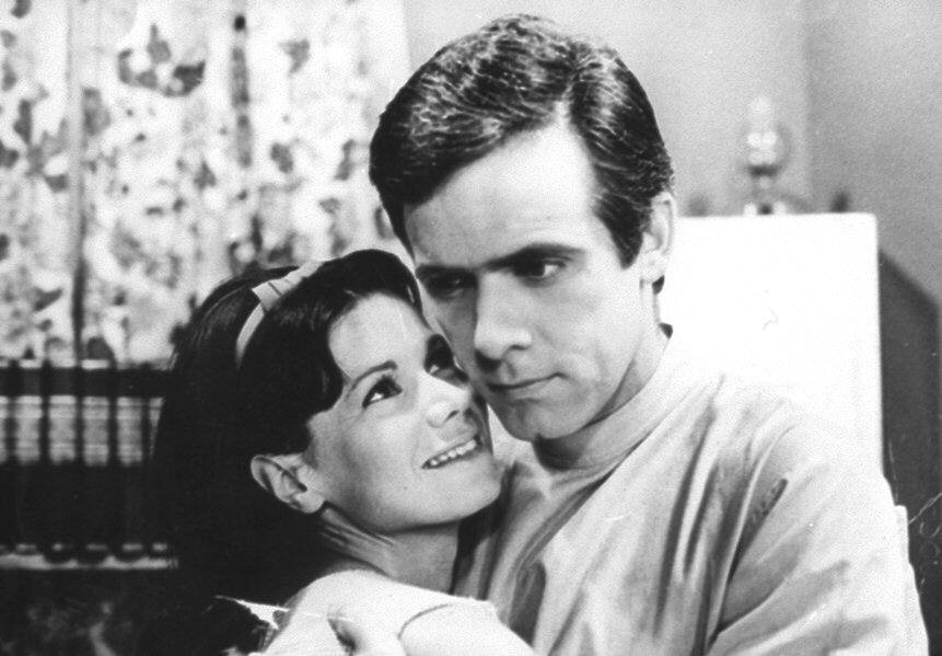 Nascido em 29/11/1933, em São Paulo, Francisco Cuoco é filho de feirante e foi criado no bairro do Brás, ajudando o pai com as vendas na feira e estudando à noite. 
