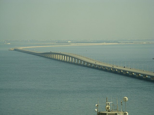 11º- A Ponte do Rei Fahd, que fica localizada na Arábia Saudita e Bahrein, foi inaugurada em 1986. Ela possui 25 quilômetros de extensão.