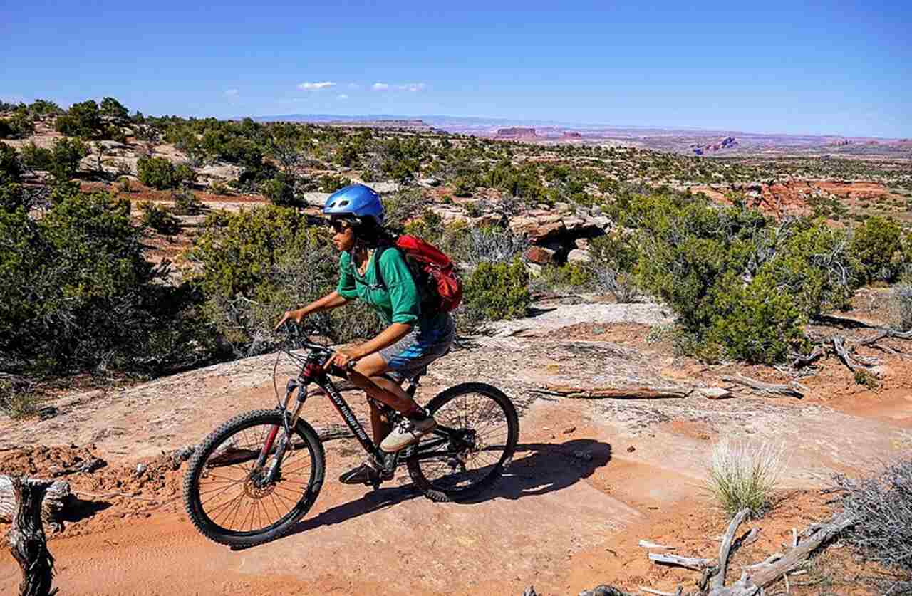 Moab, Utah - Esportes: Mountain biking, escalada, off-road - Descrição: Moab é o paraíso para os amantes de mountain biking, especialmente com a famosa trilha Slickrock. As formações rochosas de arenito proporcionam também excelentes oportunidades para escalada - Melhor época: Primavera (abril-maio) e outono (setembro-outubro)