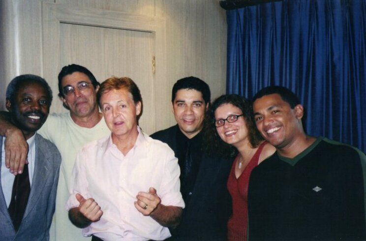 O reconhecimento de Ivan Lins no exterior é tão grande que seus shows já foram vistos por nomes que são lendas da música internacional. Um exemplo é o ex-Beatle Paul McCartney, que o visitou no camarim em um show no Blue Note, em Nova York, em 2001 e levou discos para o cantor brasileiro autografar.
