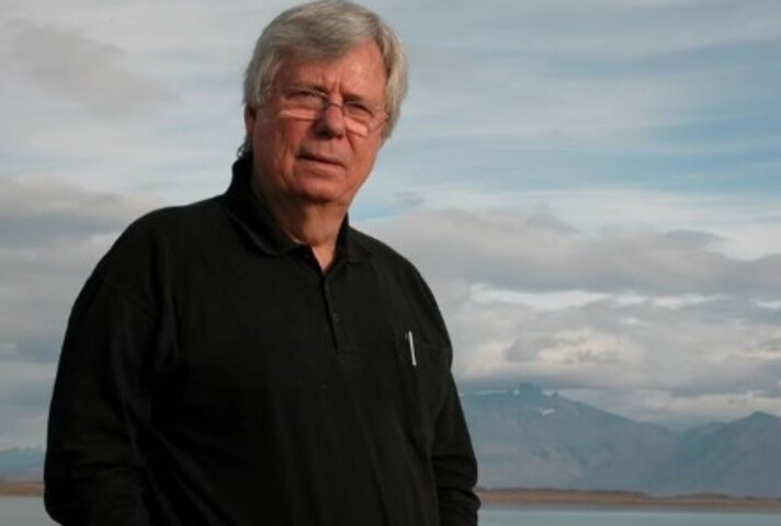 Ele é irmão do cineasta Roberto Farias (1932 - 2018), que dirigiu filmes como “Assalto ao Trem Pagador”, “Roberto Carlos em Ritmo de Aventura” e “Os Trapalhões no Auto da Compadecida”. Uma curiosidade é que Roberto tem um ‘s’ no sobrenome graças a um erro do cartório em que foi registrado.

