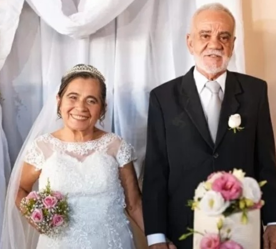 Eles se conheceram no Lar Torres de Melo, em Fortaleza, e a idade não foi obstáculo para a união. O lar tem 200 idosos. Ela chegou em 2021. Ele dois anos depois.  E um dia ela tomou coragem  para pedir um abraço. Era tudo que ele queria. 