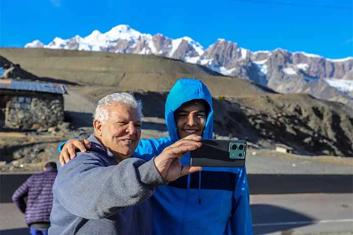 A viagem de ônibus atravessa parte da América do Sul, ligando o Oceano Pacífico ao Oceano Atlântico, e passa por diversos estados brasileiros, além da região amazônica e dos Andes peruanos.