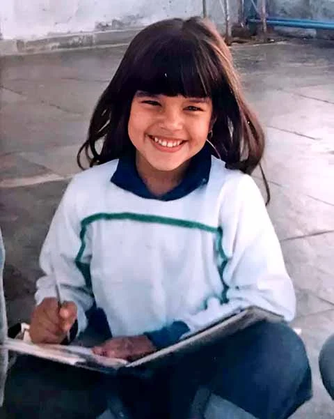 Mariana Rios Botelho nasceu no dia 04/07/1985 em Araxá, no interior de Minas Gerais. Ela é atriz, apresentadora, escritora e cantora. 

