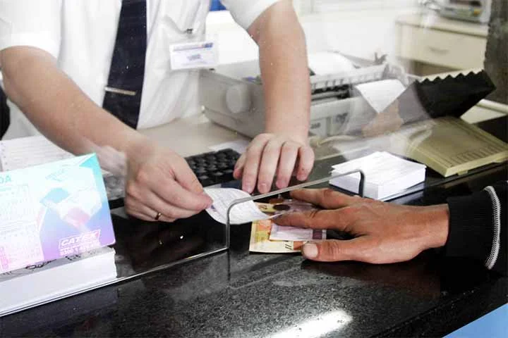 A passagem custa R$ 1.300, com saídas semanais às quintas-feiras.