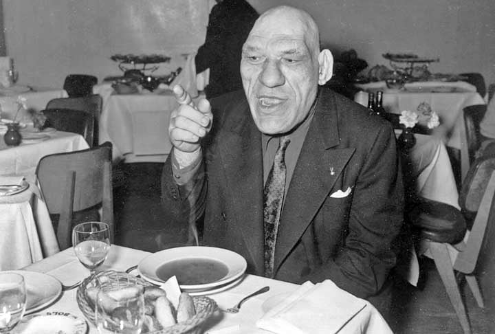 Tillet inicialmente queria ser advogado e se formou em Direito na Universidade de Toulouse. No entanto, devido à sua voz grave e aparência, ele percebeu que seria difícil ter sucesso nessa profissão. 