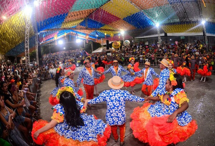 O Festival de Quadrilhas Juninas também movimenta a Arena Deodete Dias, que recebe mais de 100 grupos juninos em 16 noites de festa.  A arena fica na Praça do Patins Sadraque Tavares, localizada no Corredor Cultural, no Centro. 