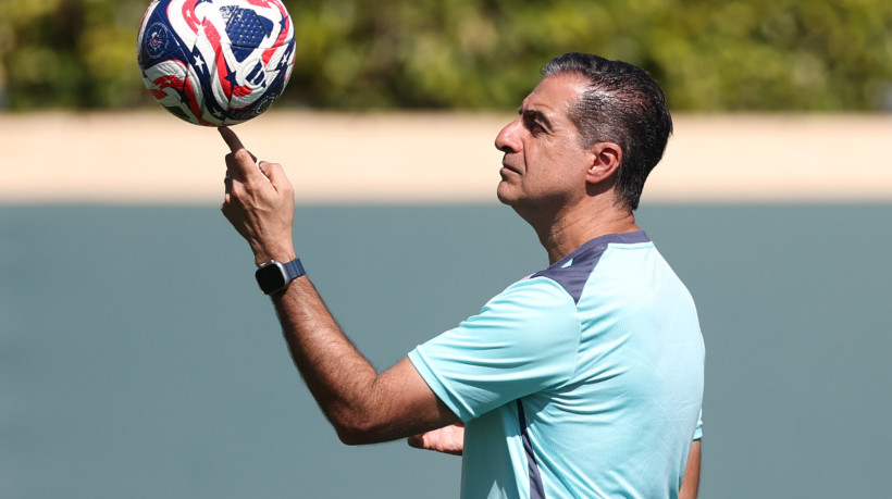 Ap&oacute;s a estreia, Renato Paiva mencionou a preocupa&ccedil;&atilde;o com sistema defensivo