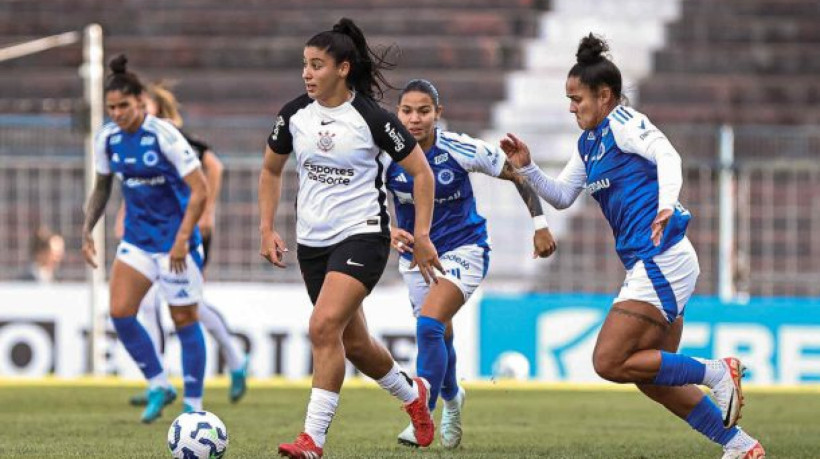 Brabas precisavam do triunfo para garantir a posição e vencem de virada por 4 a 2, no Parque São Jorge