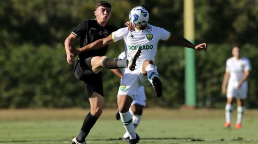 Glorioso leva 3 a 0 do Dourado e estaciona no meio da tabela da competição nacional 