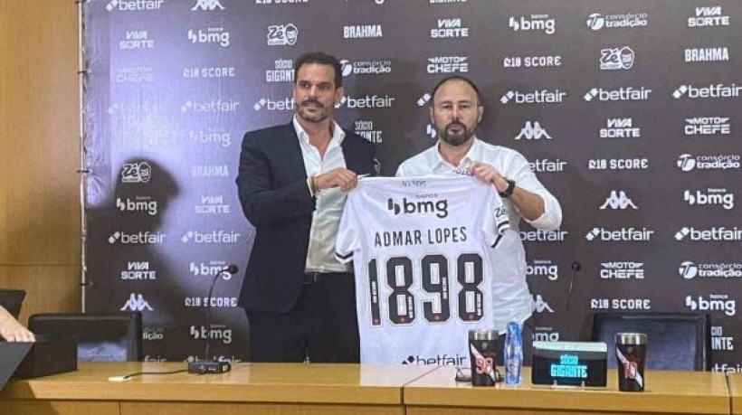 Profissional explica que conhece bem as necessidades e problemas financeiros do clube e cita conversas com Léo Jardim e Coutinho