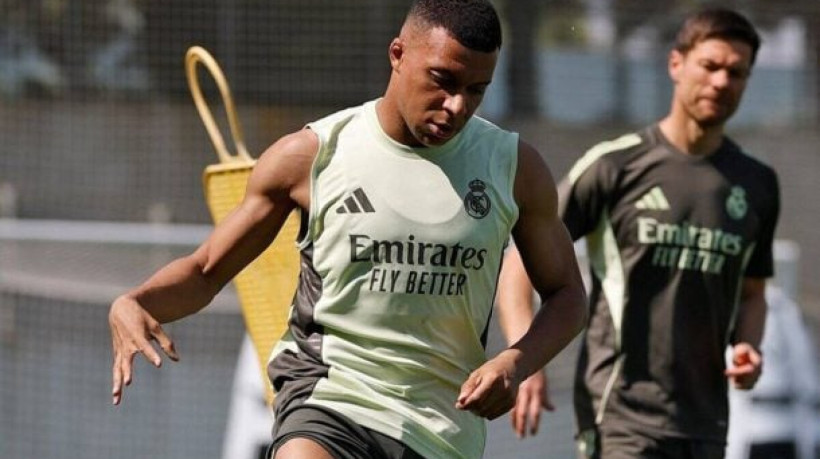 Com febre, craque francês fica fora do jogo contra o Al Hilal; Vini Jr e Rodrygo são titulares na estreia do técnico Xabi Alonso