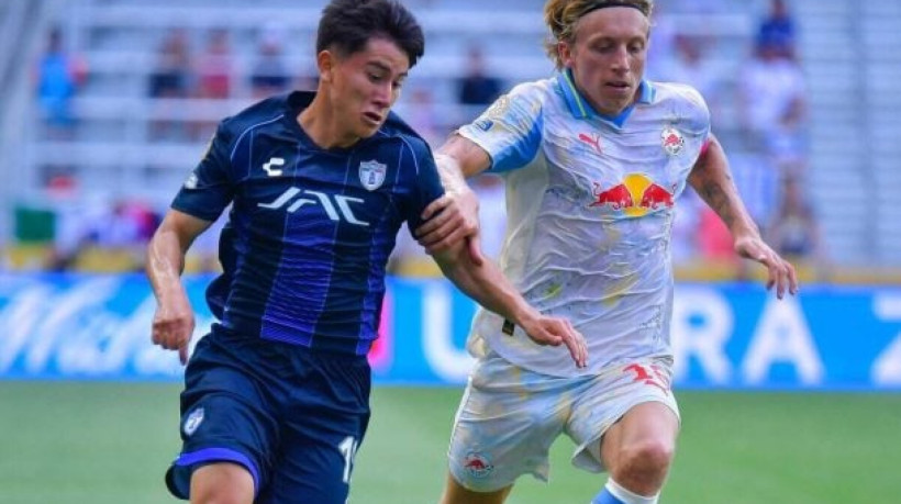 Partida é paralisada aos nove minutos do segundo tempo no TQL Stadium, em Cincinnati; RB Salzburg vencia por 1 a 0