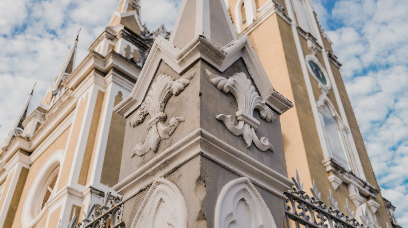 FORTALEZA-CE, BRASIL, 18-06-2025: A igreja do Colégio Imaculada Conceição realiza campanha para restauro de suas estruturas internas. (Foto: Fernanda Barros/ O Povo)