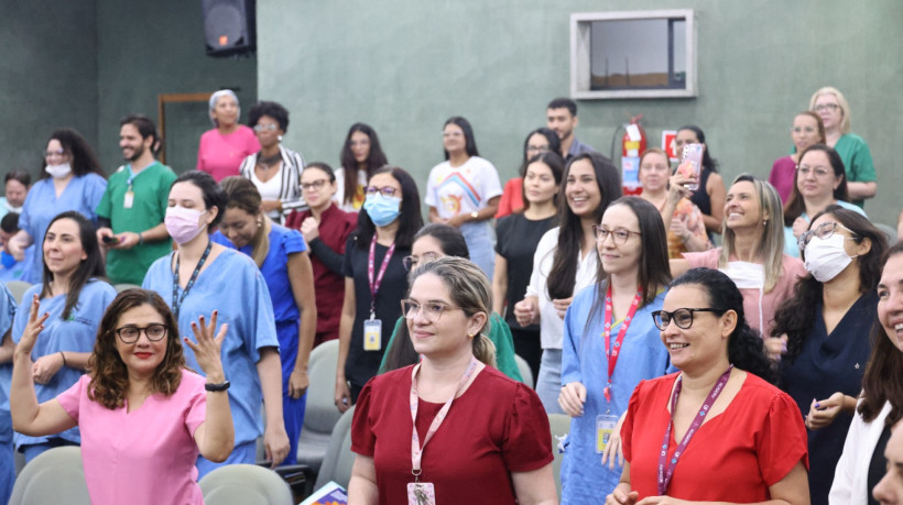 Pessoas com autismo, principalmente crianças e adolescentes, terão direito a prioridade e mais uma série de benefícios a partir do projeto Capacita Girassol no Instituto Dr. José Frota (IJF) nesta quarta-feira, 18. A ideia é expandir para outras unidades de saúde da Capital