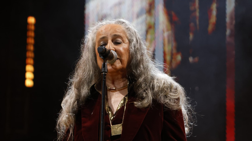 Maria Bethânia completa 79 anos de idade e 60 de carreira em 2025 e celebra trajetória com nova turnê