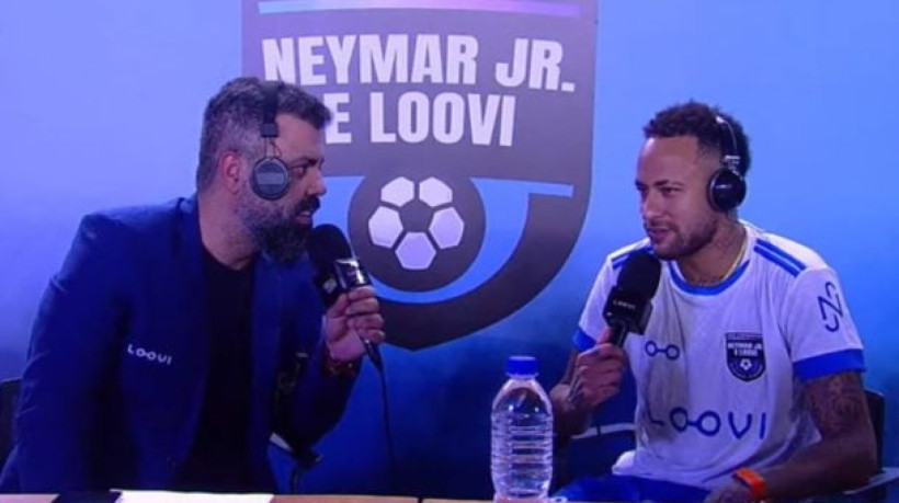 Vídeo! Camisa 10 do Santos concede entrevista em jogo festivo na Vila Belmiro, rebate polêmicas com seu nome e revela quase ida ao Mundial 