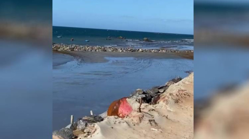 Espigão que estava sendo construído na Praia da Peroba teve obras interrompidas