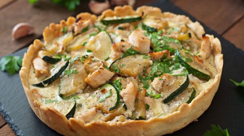 Quiche de frango com abobrinha (Imagem: Timolina | Shutterstock) 