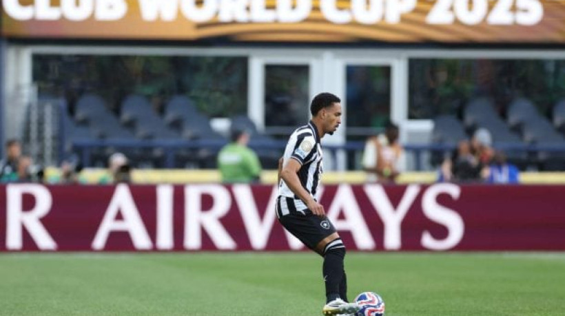 Lateral afirma que Alvinegro não pode apenas esperar o adversário, de forma reativa, mas também propor o que Renato Paiva pede nos treinos