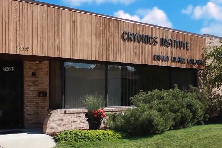 Empresas como a norte-americana Cryonics Institute, que existe desde 1976, reportam crescimento no interesse, impulsionado por eventos como a pandemia de covid-19. 