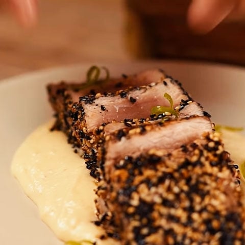 Nele, também há lignanos, um tipo de fibra solúvel que facilita o trânsito intestinal e melhora, assim, a saúde deste órgão do corpo humano e combate a prisão de ventre.