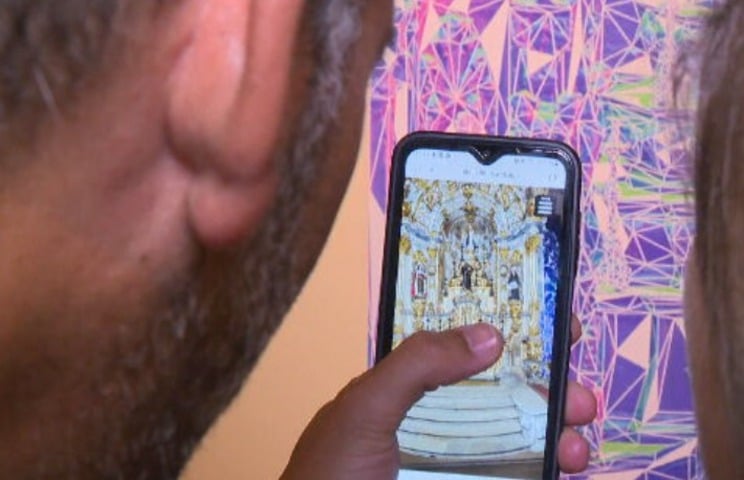 A exposição fez parte das comemorações pelos oito anos de fundação do Museu de Congonhas. Nela, o visitante também pôde ver as obras de Aleijadinho em realidade aumentada com o uso do próprio celular. 