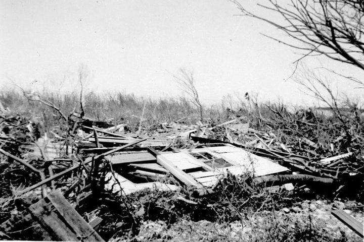 Idealizada por Henry Flagler no início do século 20, a estrada foi reconstruída e adaptada para veículos após o furacão de 1935, um dos mais devastadores da história dos EUA.