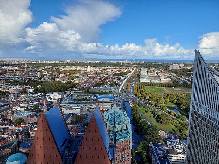 Algumas cidades ficam abaixo do nível do mar devido a características geológicas, como depressões tectônicas.  Quando se fala nesse assunto logo vem à mente e Holanda que, por sinal, se chama justamente 