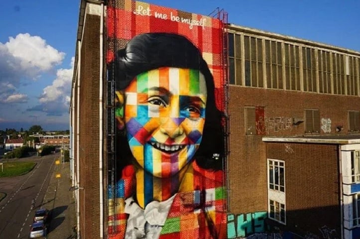 Em Amsterdã, ele retratou Anne Frank, adolescente judia vítima do Holocausto, que se tornou um símbolo universal de resistência e força.