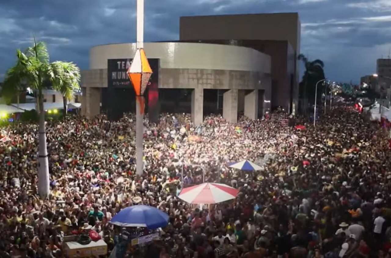 Para garantir a segurança, é proibido entrar com garrafas de vidro, mesas, cadeiras, copos e garrafas térmicas, além de objetos cortantes e coolers.