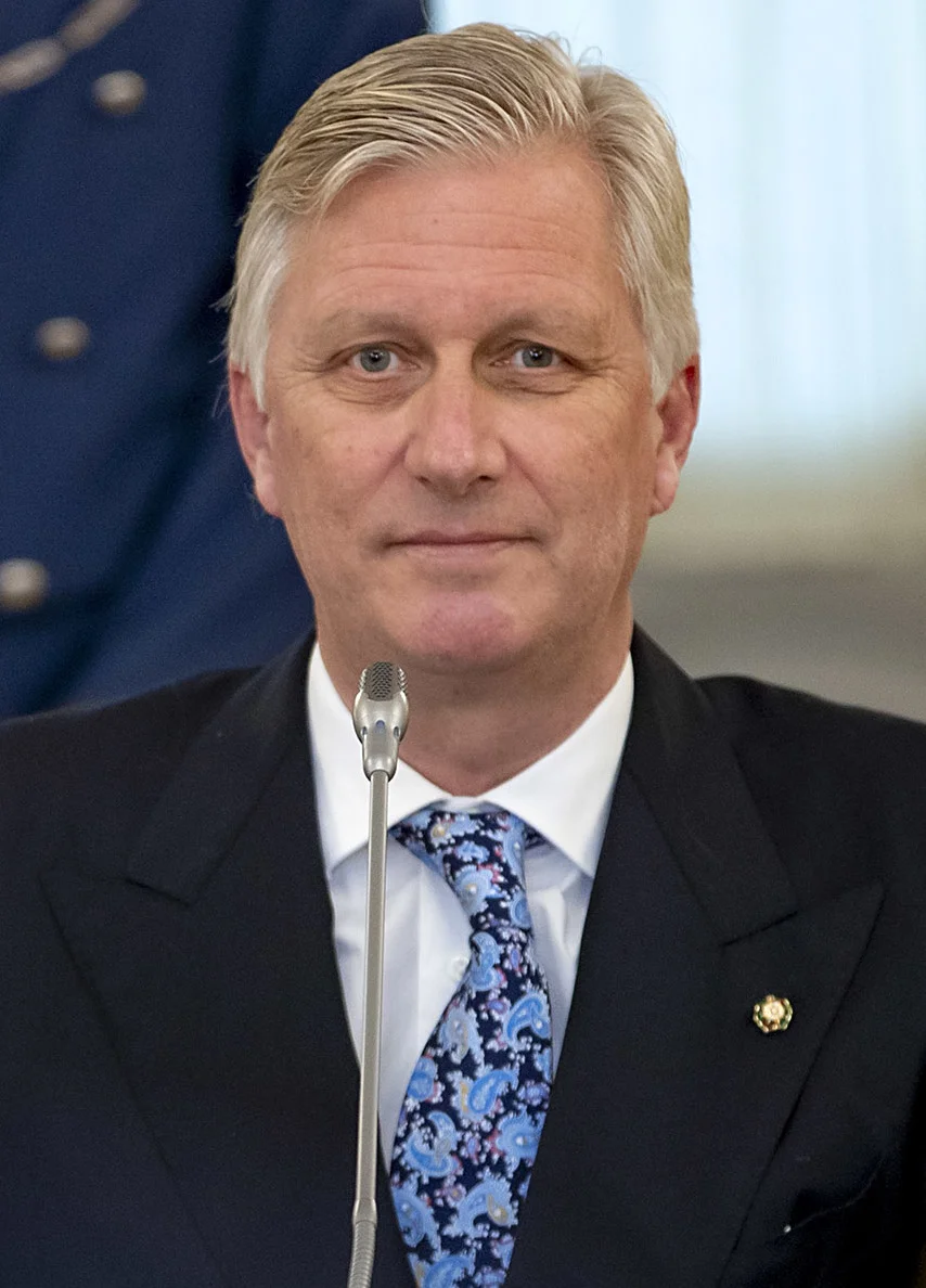 O atual rei é Philippe, enquanto o governo é liderado pelo Primeiro-Ministro, hoje Alexander De Croo. O rei tem funções limitadas, mas simboliza a unidade nacional em um país com diferenças linguísticas e culturais.