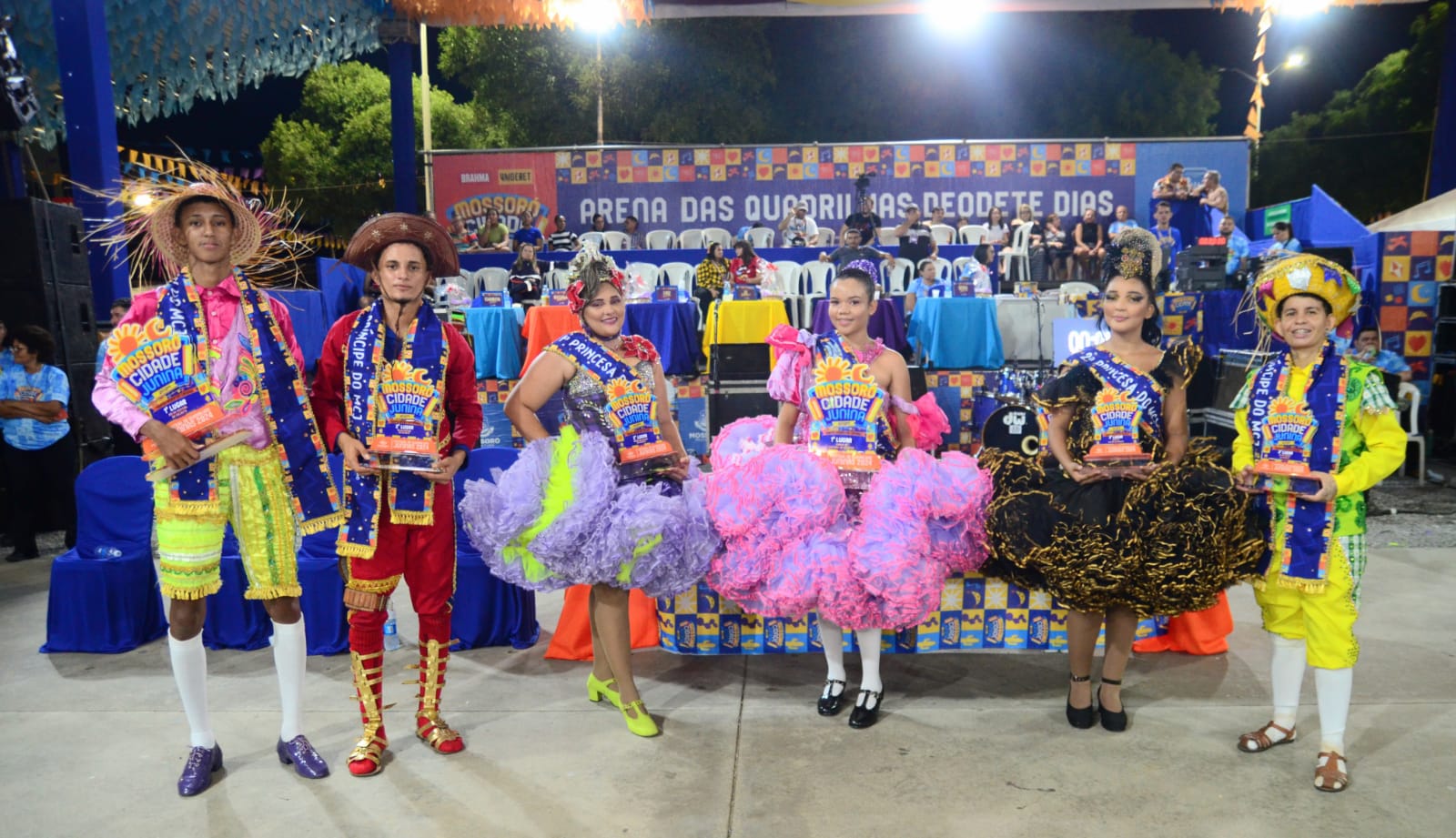 Além das danças e das comidas típicas, a festa de São João em Mossoró também celebra as safras na lavoura. Um festival de quadrilhas elege o Rei e a Rainha da Colheita, reforçando a importância da agricultura no estado e valorizando a participação da comunidade rural. 