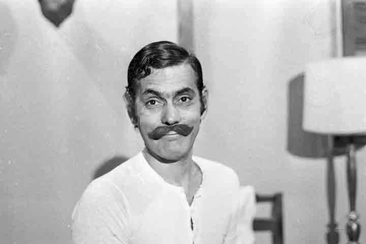 Antônio Carlos Pires, pai de Glória Pires, morreu em 2005 aos 78 anos. Ele foi um dos atores pioneiros de programas de humor no rádio. 