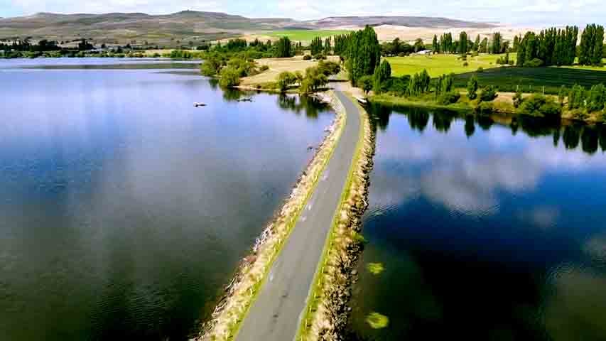 Com 14.500 km de extensão, a Highway 1 funciona como um anel viário, conectando todas as capitais estaduais australianas.
