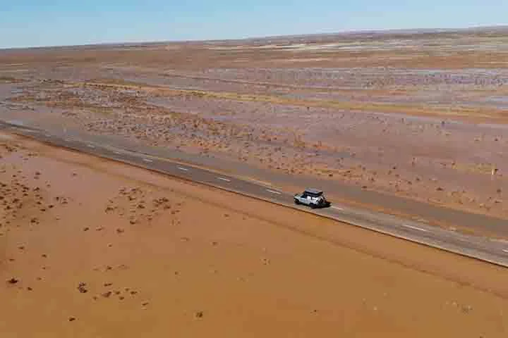 Essa rota pela Highway 1 é considerada uma das maiores aventuras rodoviárias do planeta, passando por praias, cidades grandes, desertos do Outback e florestas tropicais.