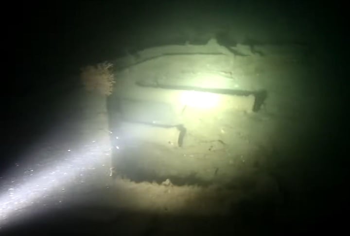 Quem compra um navio afundado fica automaticamente responsável por tudo o que aquele naufrágio possa causar, como vazamentos de poluentes e danos ao meio ambiente, analisou.