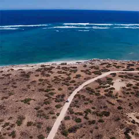 Gold Coast, Ningaloo Reef e a Daintree Rainforest são alguns dos lugares famosos pelos quais a Highway 1 passa.