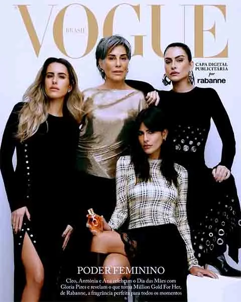 Ela é irmã do ator e cantor Fiuk, filho de Fábio Júnior com a artista plástica Cristina Karthalian, e de Antônia e Ana, filhas de Glória Pires com Orlando Moraes, a quem Cleo também chama de pai.
