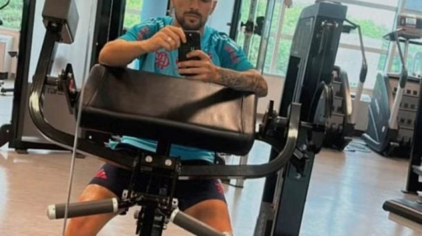 Jogador não participou da atividade no campo nesta quarta-feira (18)