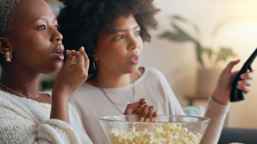 O Dia do Cinema Brasileiro preserva a memória cultural do país por meio da arte cinematográfica (Imagem: PeopleImages.com | Shutterstock)