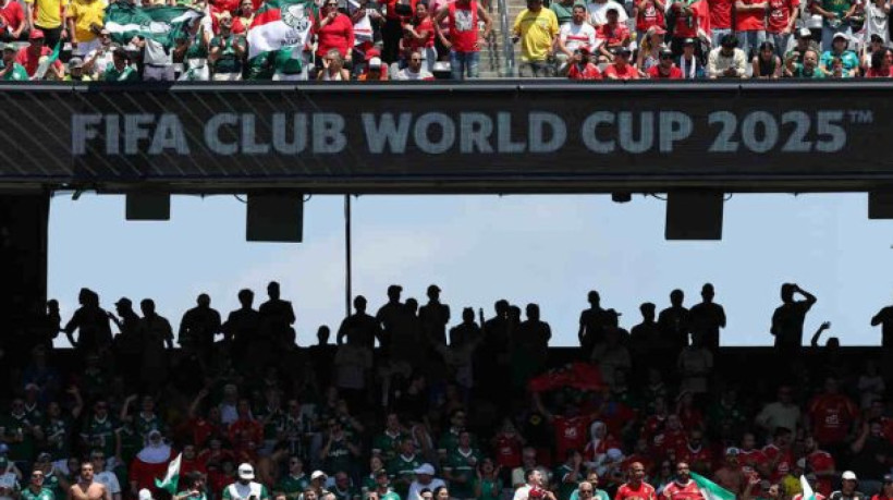 Pessoas presentes no MetLife Stadium recebem alerta de temporal, e árbitro Anthony Taylor (ING) paralisa a partida; Verdão ia vencendo